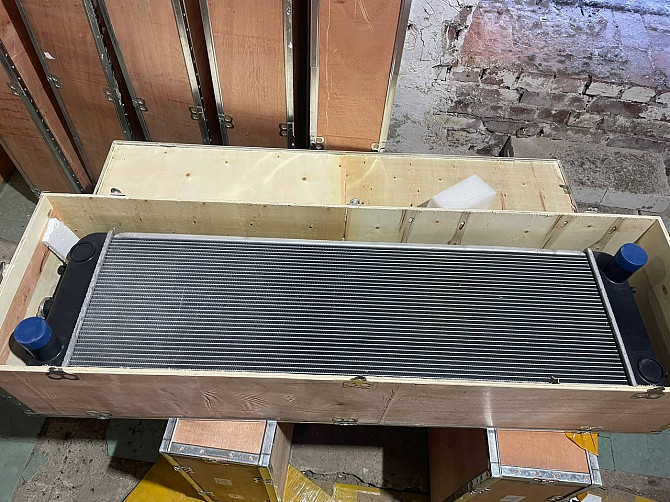 "Радиатор охлаждения водяной XB00002521 Hitachi " Екатеринбург - изображение 1