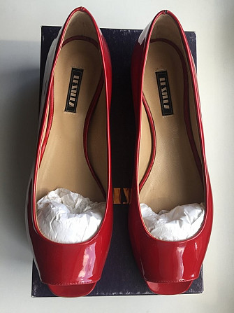 Балетки новые lesilla италия 39 размер красные лак кожа лаковая кожа кожаные мыс открыт вырез туфли Москва - изображение 1