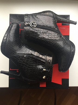 Ботинки left&right италия 39 размер кожа черные платформа каблук 10 ботильоны женские внутри кожаные Москва - изображение 1