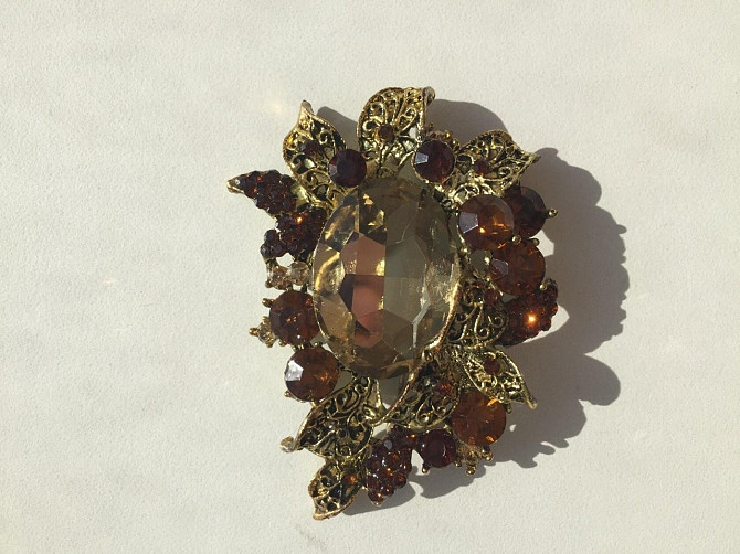 Брошь бижутерия стразы сваровски swarovski кристаллы украшен Москва - изображение 1