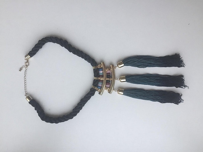 Колье бижутерия камни разноцветные темно зеленое шнур украшение аксессуар подарок подарки мода стиль Москва - изображение 1